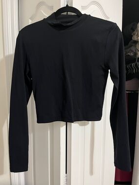 Aritzia babaton contour top black turtleneck size M